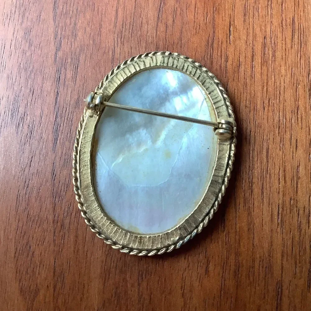 Unbranded vintage oval
